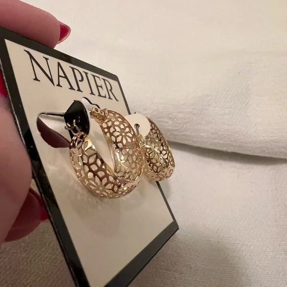 Napier Gold Filigree Hoop Earrings NWT - Picture 5 of 7